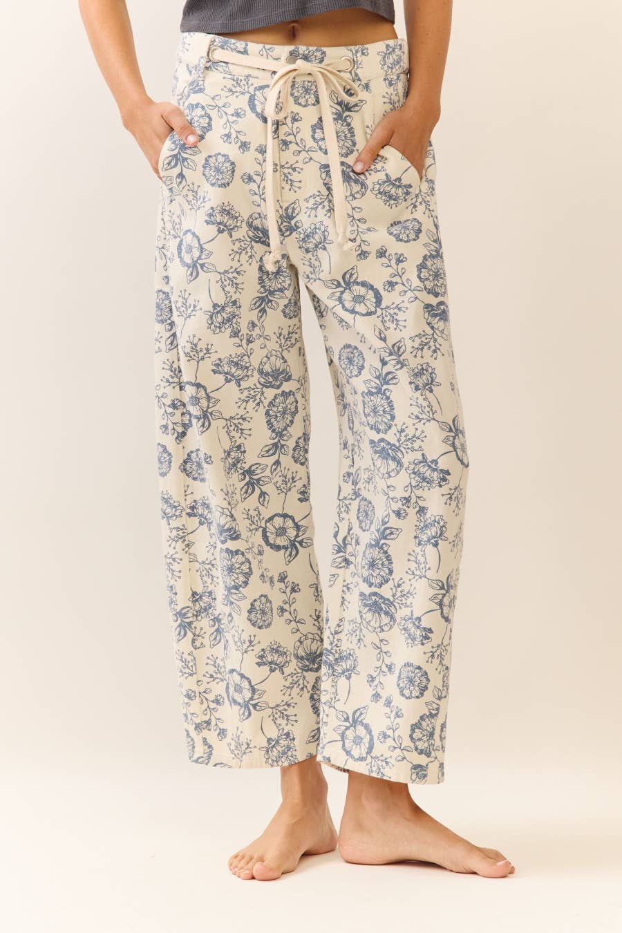Floral Printed Cropped Straight-leg Pant (S-L)