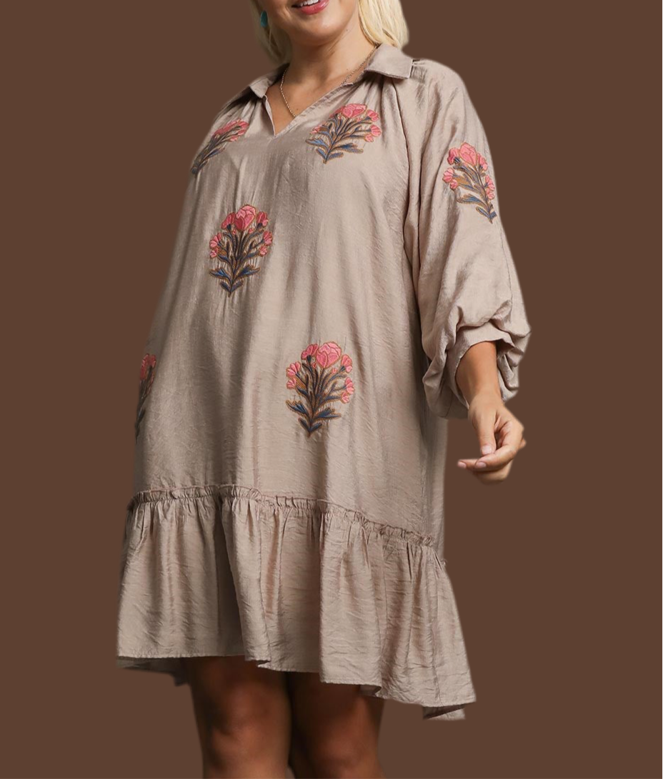 Embroidered Emmalee Dress (S-2X)(2 Colors)