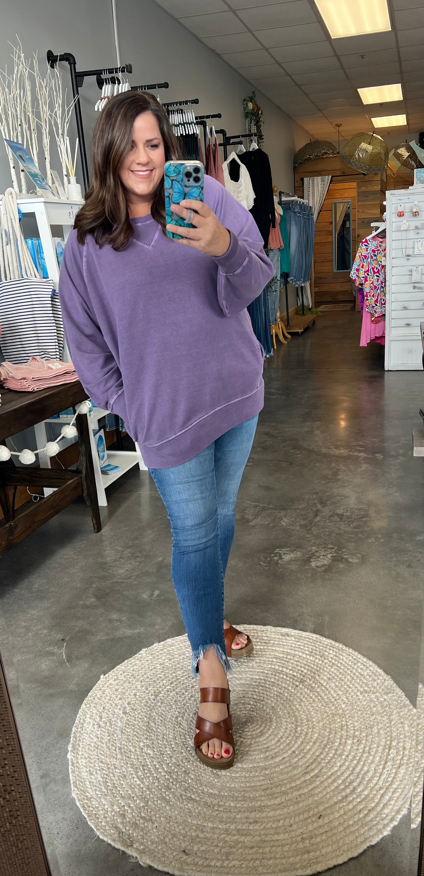 Too Good to Be True Sweatshirt (PLUS)(2 Colors)