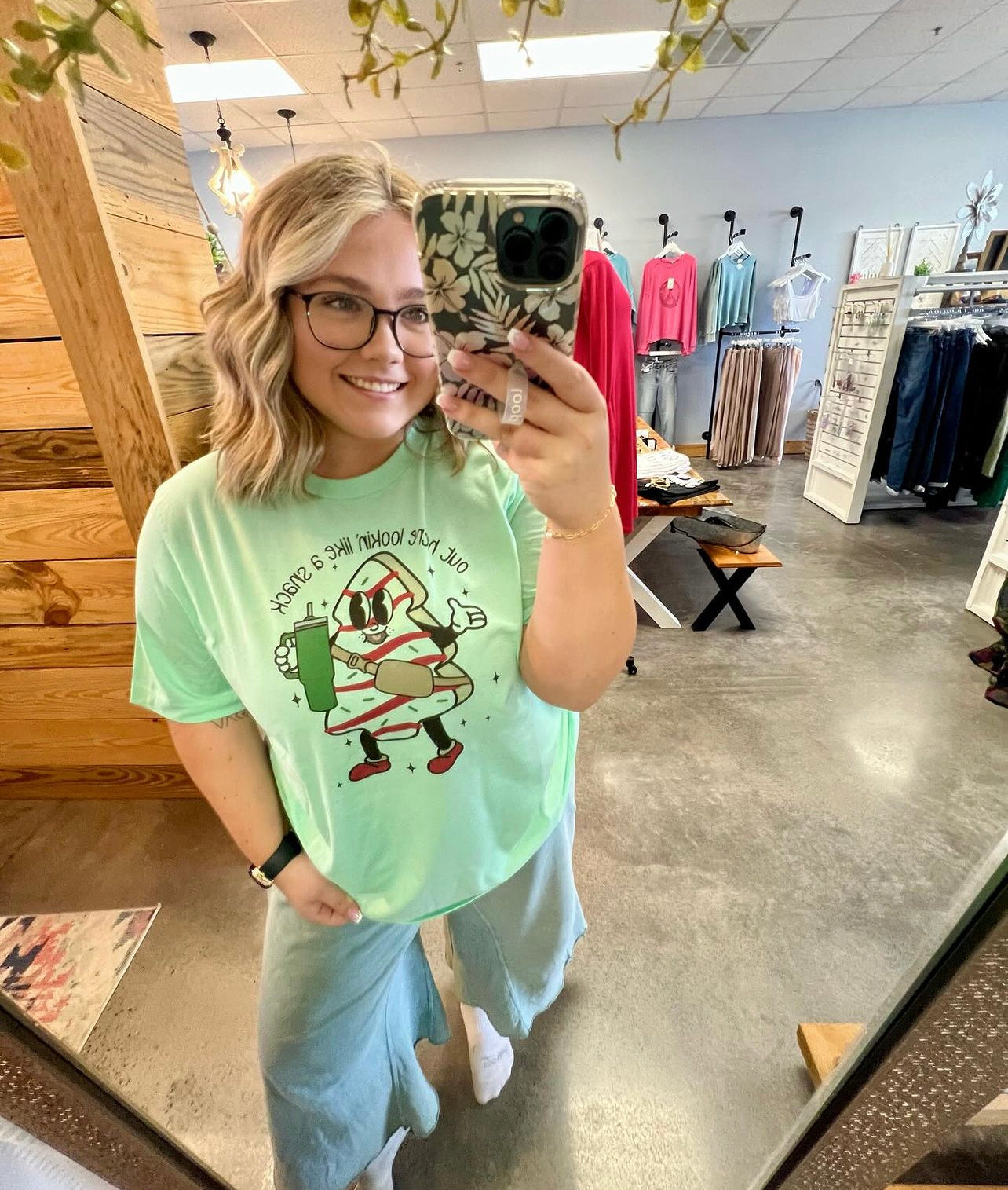 Lookin Like a Snack Cake Tee (S-XL)