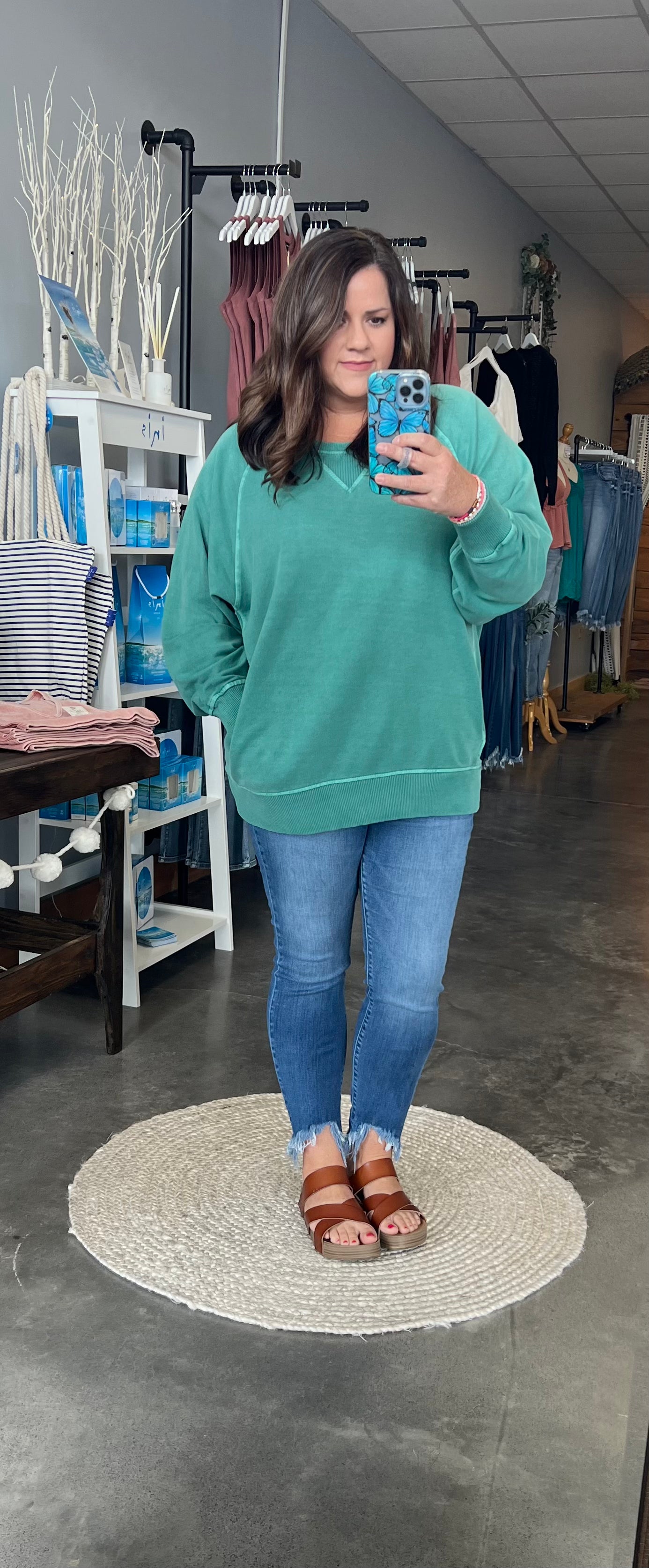 Too Good to Be True Sweatshirt (PLUS)(2 Colors)
