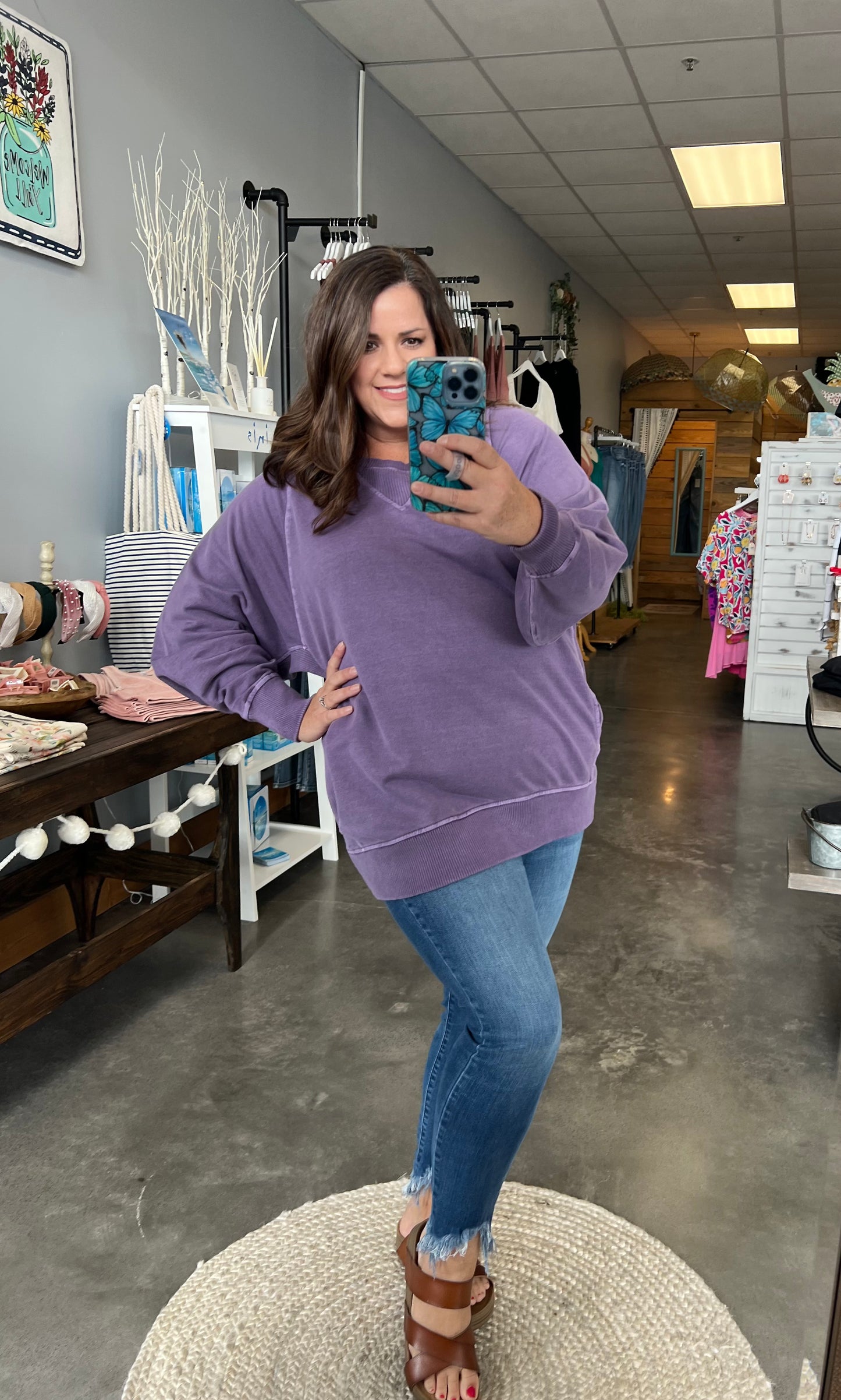Too Good to Be True Sweatshirt (PLUS)(2 Colors)