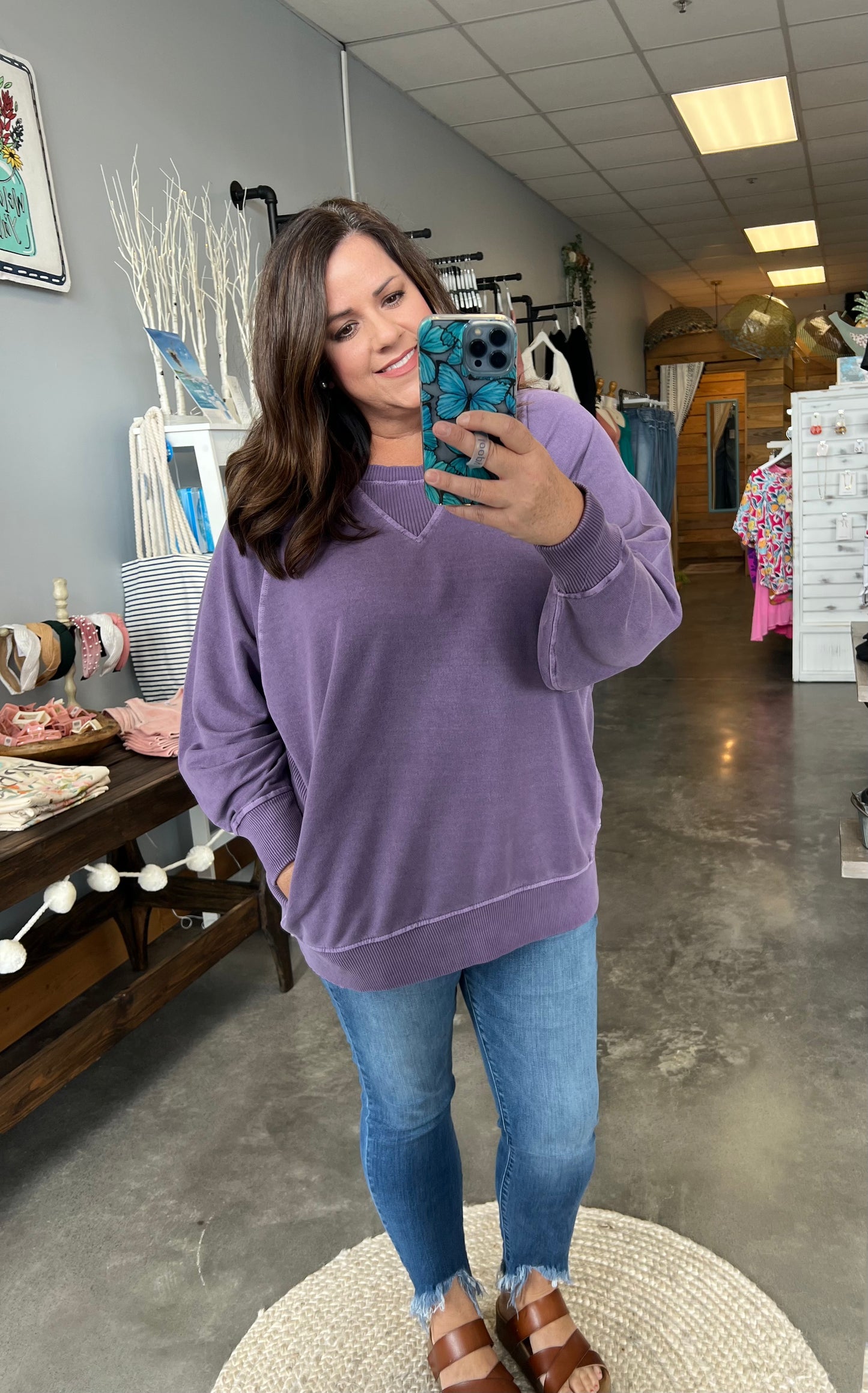 Too Good to Be True Sweatshirt (PLUS)(2 Colors)