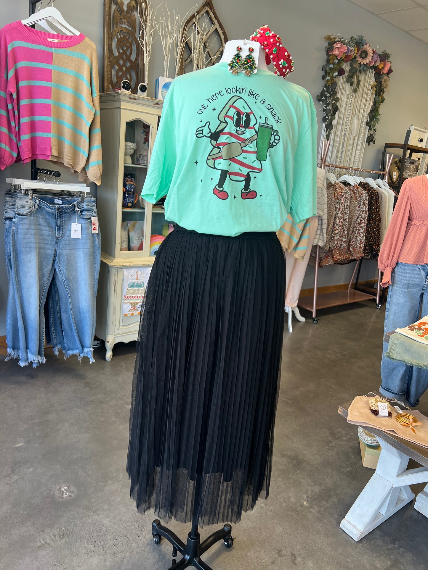 Lookin Like a Snack Cake Tee (S-XL)