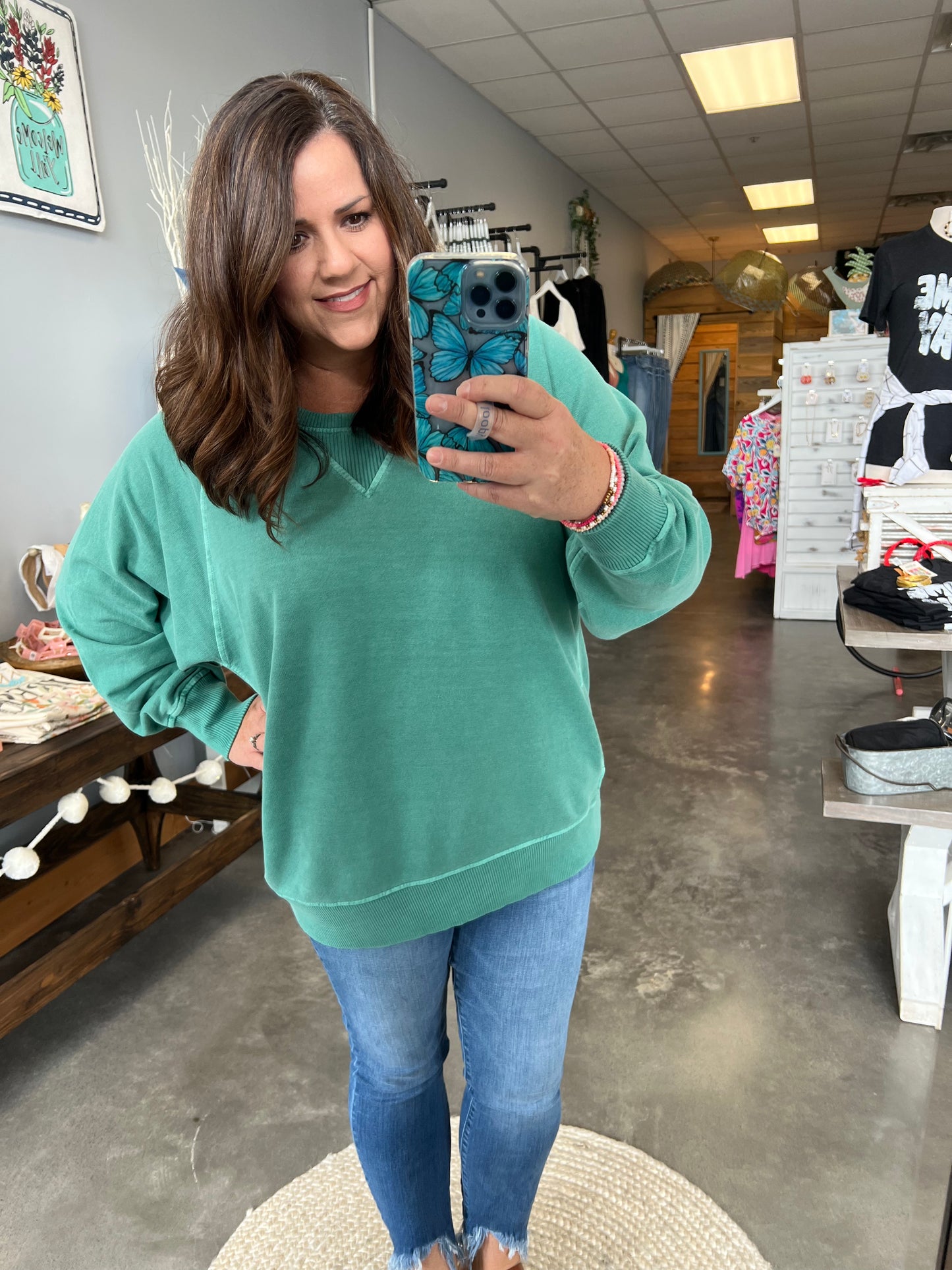 Too Good to Be True Sweatshirt (PLUS)(2 Colors)