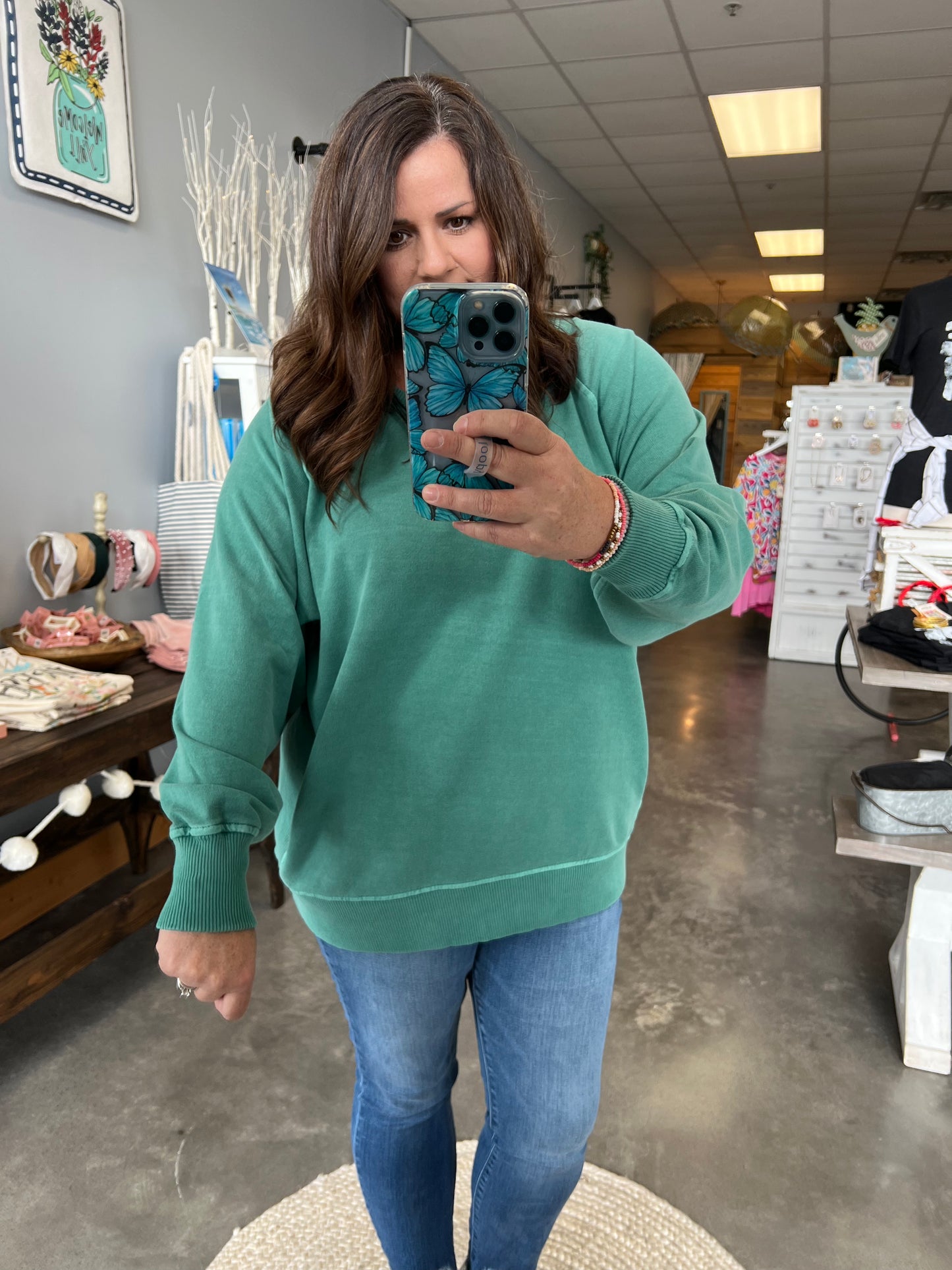 Too Good to Be True Sweatshirt (PLUS)(2 Colors)