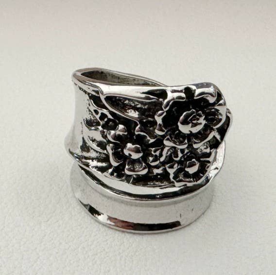 VINTAGE BOHO FLORAL STATEMENT RINGS