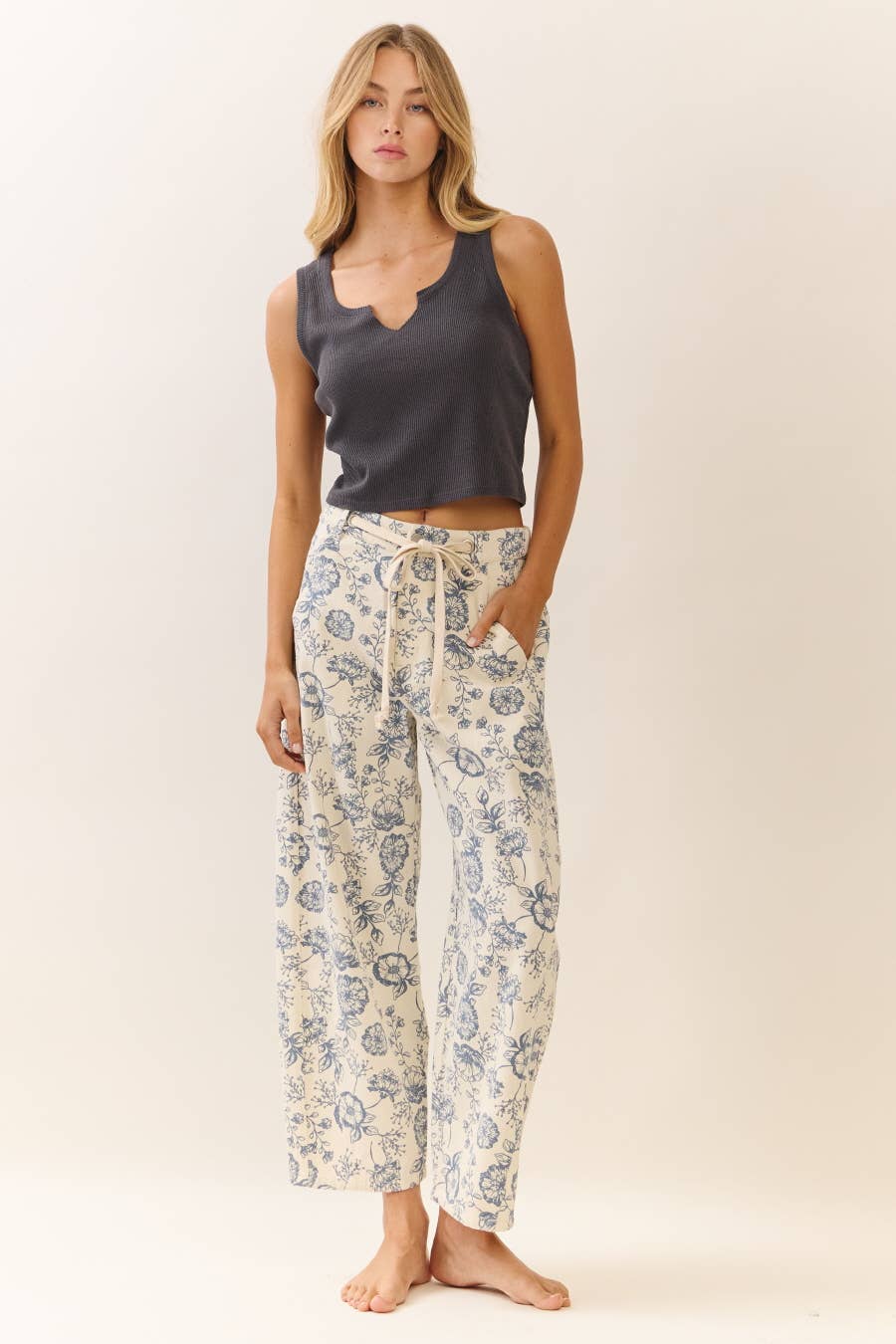 Floral Printed Cropped Straight-leg Pant (S-L)