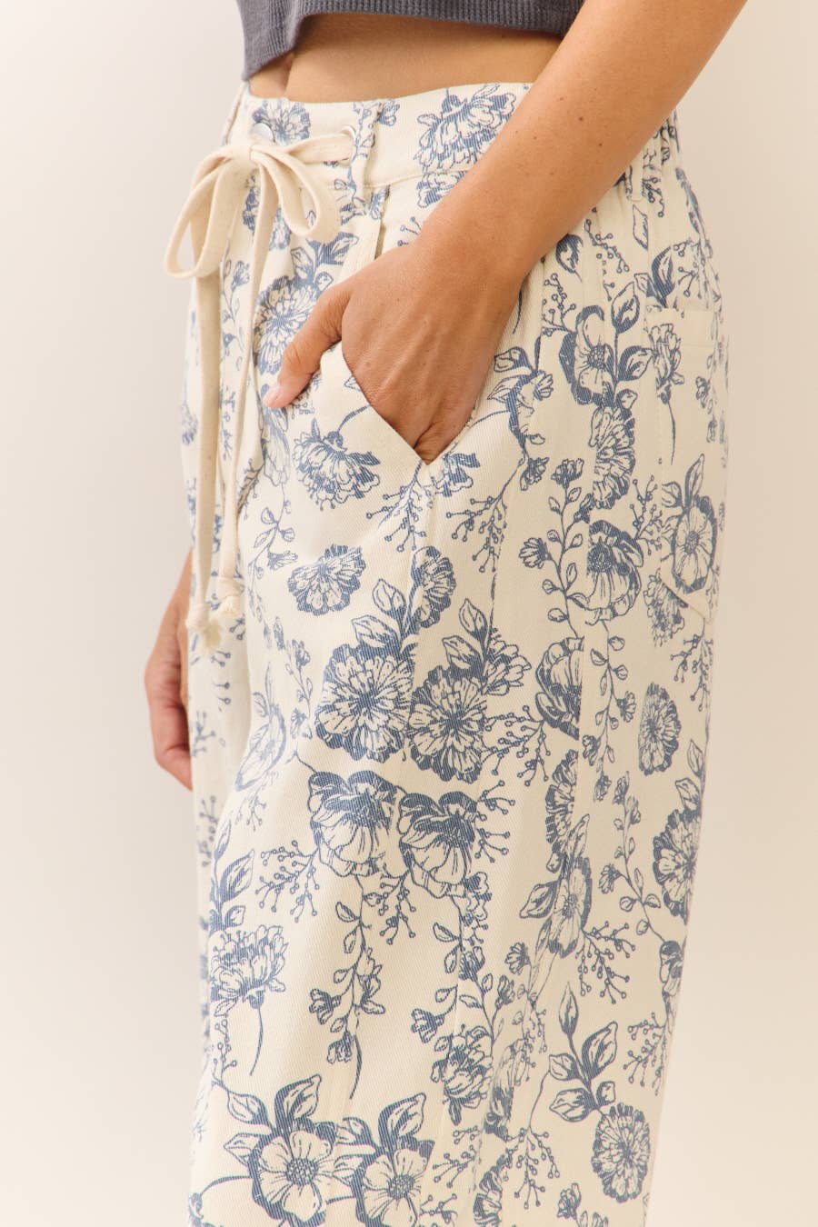 Floral Printed Cropped Straight-leg Pant (S-L)