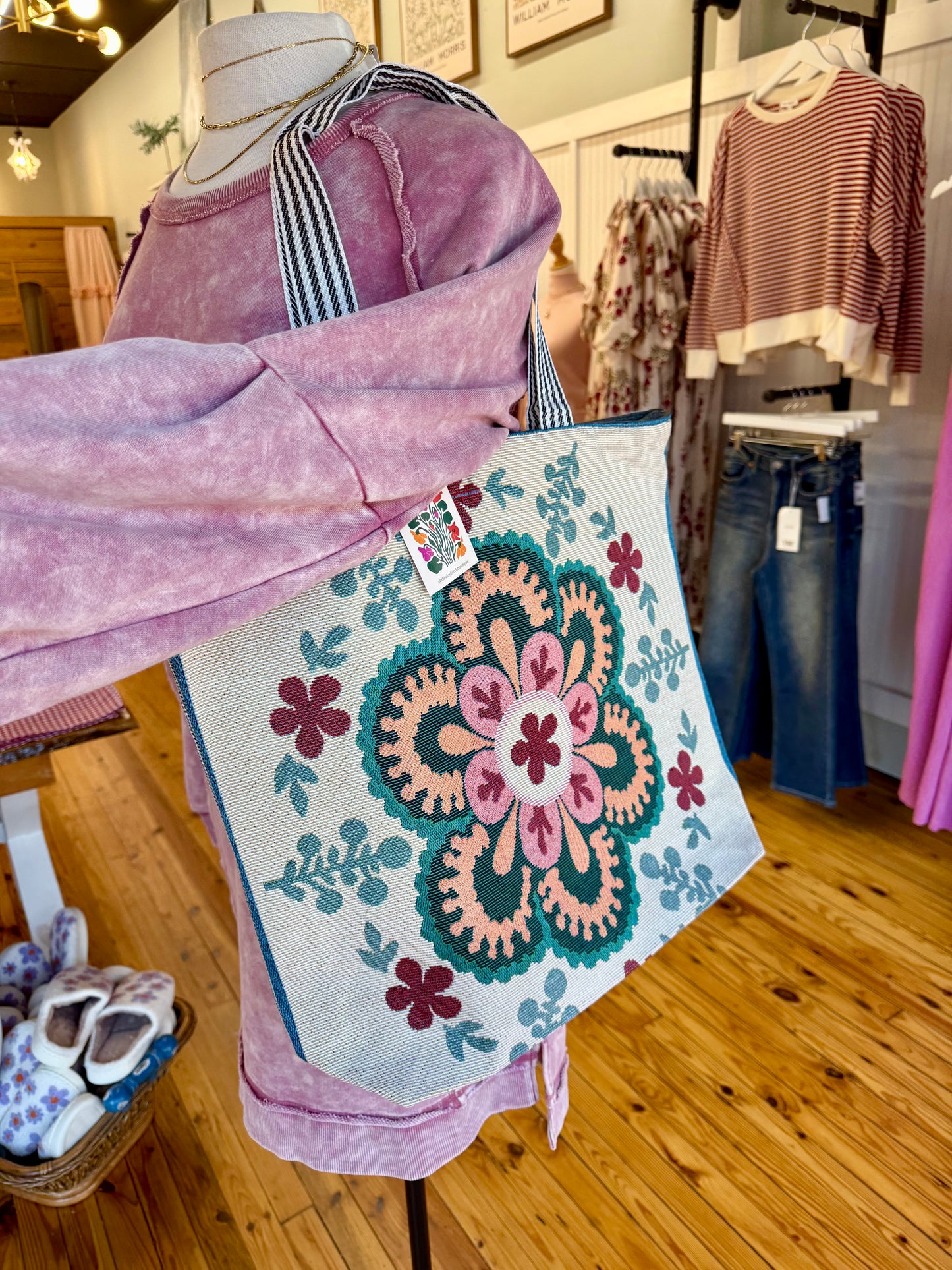 Retro Embroidered Shoulder Tote Bag (2 Colors)