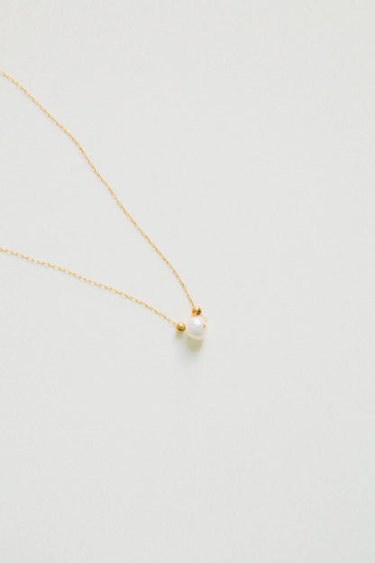 Simple Pearl Pendant Necklace