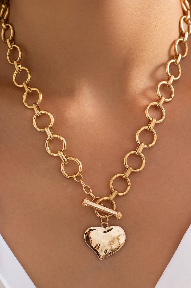 NOTABLE HAMMERED HEART FRONT TOGGLE NECKLACE