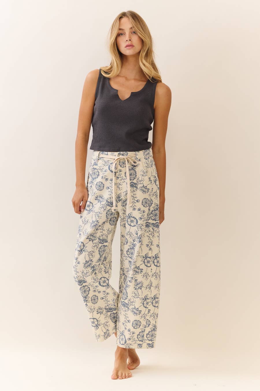 Floral Printed Cropped Straight-leg Pant (S-L)