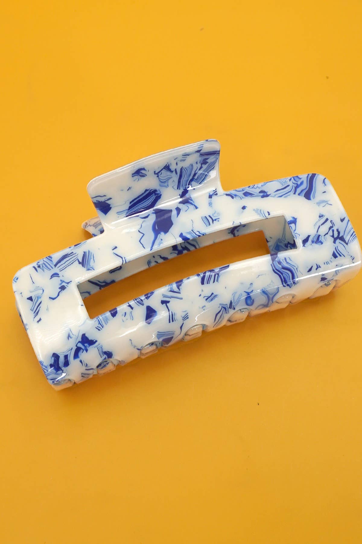VINTAGE TOILE PATTERN PORCELAIN HAIR CLAW CLIP