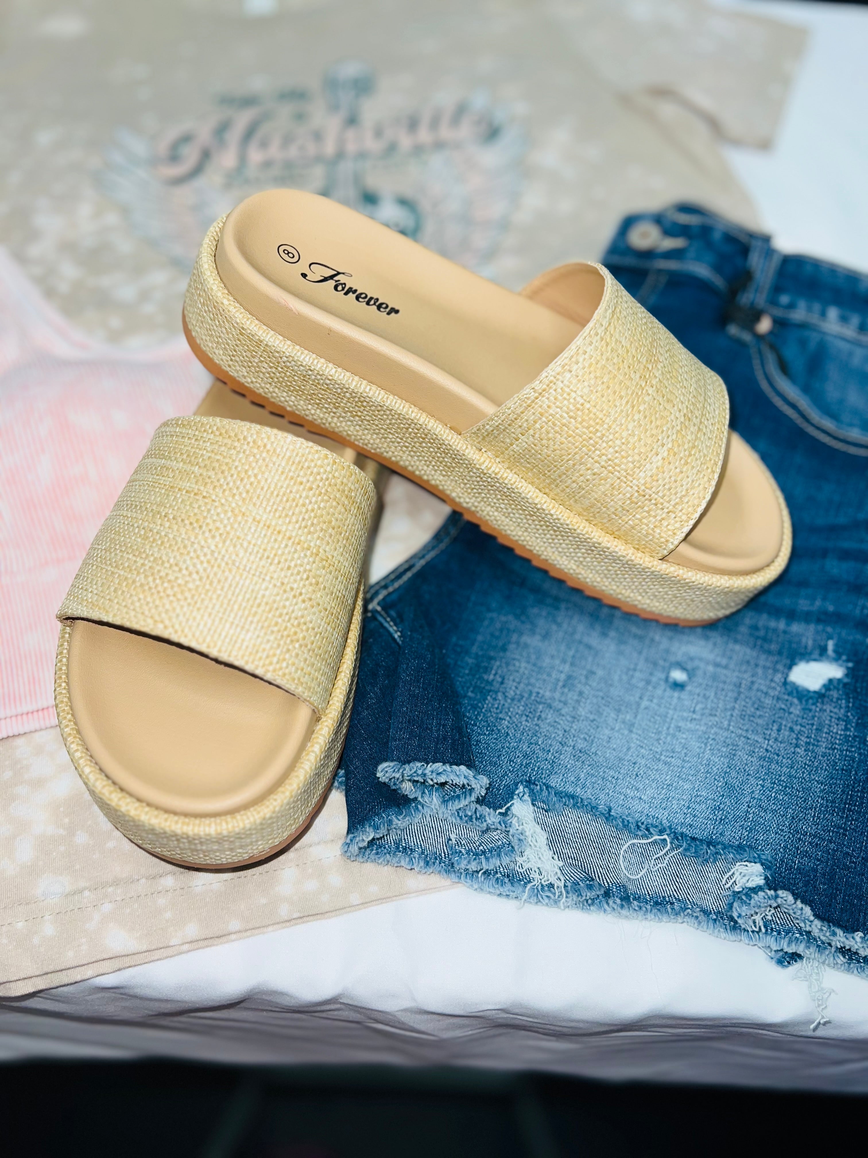 SALE! The Janie Platform Sandals (Raffia)(5-10)