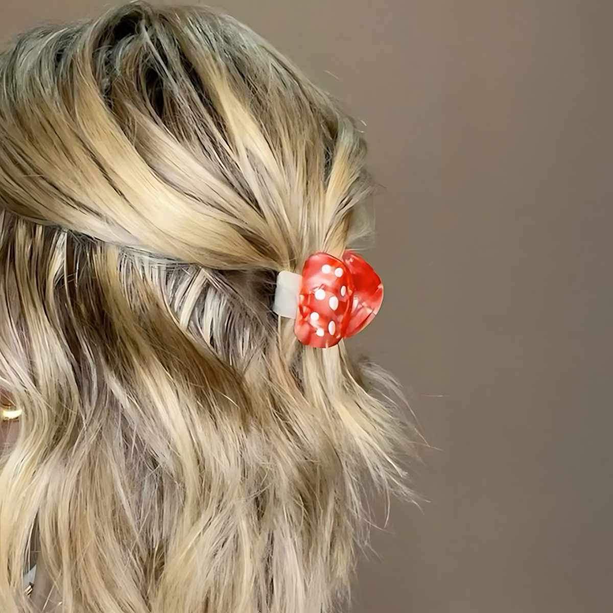 MUSHROOM HAIR CLAW CLIP (2 Colors)