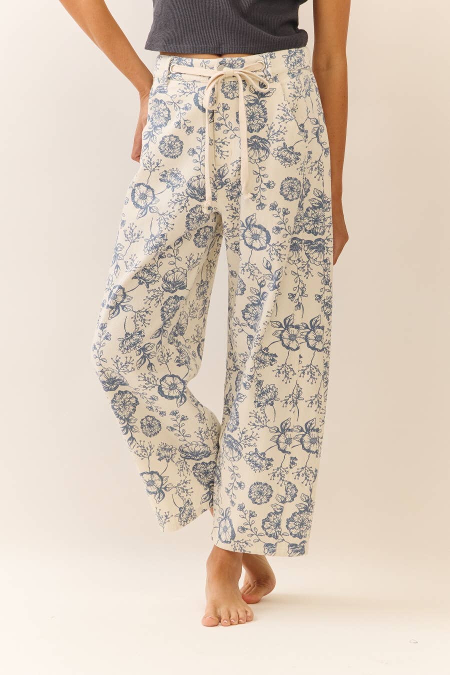 Floral Printed Cropped Straight-leg Pant (S-L)